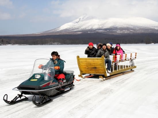 氷上島巡りそりツアー 氷上の遊覧船！凍った湖面をそりで進もう♪＜1月～3月／約15～20分／大沼国定公園＞by大沼遊船