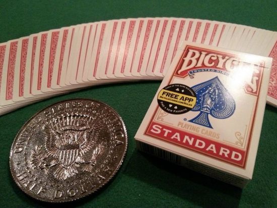 マジックショー カウンター越しのクロースアップマジックにハラハラドキドキ！＜夜／2時間飲み放題付あり／心斎橋＞