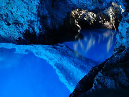 クロアチア青の洞窟 フヴァル島＋ヴィス島 1日観光ツアー＜4～10月／英語／スプリット発＞