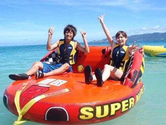 マリンスポーツセット バナナボートを含むトーイングチューブ3種 3歳から参加OK！トイレ・シャワー・更衣室完備！＜名護市＞