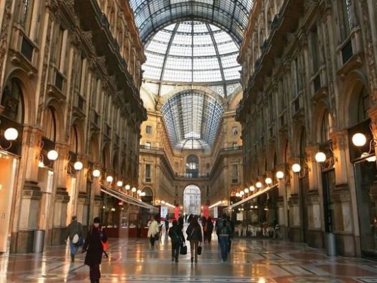 ミラノ市内ナイトツアー　トラム乗車＆アペリティーボ巡り＆夜景散策 ＜日本語ガイド＞by Max Harvest