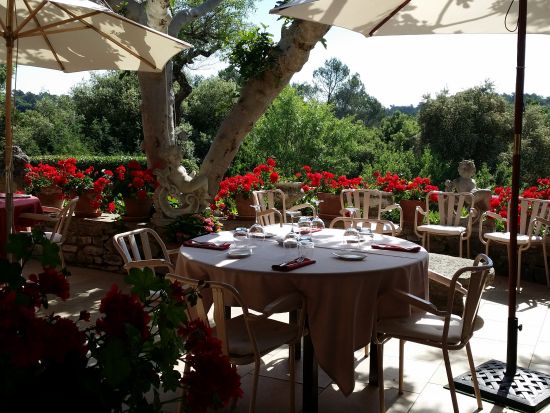 コート・ド・プロヴァンス　ワイナリー2軒＋ル・トロネ修道院＋サント・ロズリン礼拝堂＜3月～10月／日本語ガイド／ニース発着＞