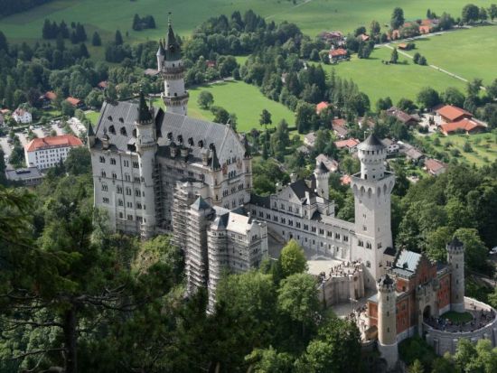 世界遺産ノイシュバンシュタイン城　日帰り観光ツアー ＜英語ガイド（城内日本語オーディオガイド）／ミュンヘン発＞