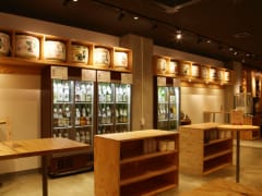 Standung bar with 100 types of Japanese Sake