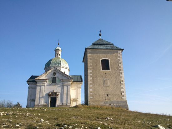 【プライベートツアー】プラハ発　モラヴィア大草原＆巡礼地ミクロフ 日帰り観光ツアー＜4月～10月／英語／プラハ着またはウィーン着＞