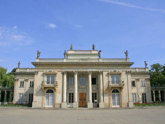 ショパンゆかりの地を巡る観光ツアー　聖十字架教会入場など ＜貸切／昼食付き／日本語ガイド／ワルシャワ発＞