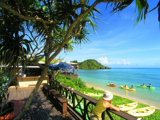 シーカヤックツアー 断崖絶壁の海岸線・洞窟・秘密のビーチなど絶景を求めて大冒険＜1歳からOK／恩納村・本島北部＞byアルガイド沖縄