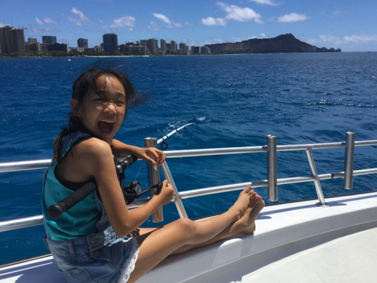 海釣り体験　ダイヤモンドヘッドを望むフィッシングクルーズ　イルカに遭遇するチャンスも！釣り用具付き＜混載／3時間／ケワロ湾＞