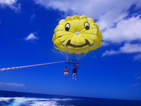 水納島体験ダイビング＋パラセーリング　海上と海中で水納島の絶景を満喫！＜ボート／1ダイブ／半日または1日／本部町発＞