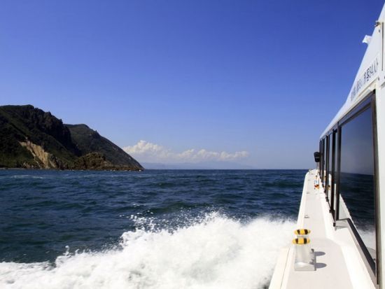 小樽海上観光船あおばと：祝津航路 小樽水族館や鰊御殿などへの移動にも便利！＜4月18日～10月18日／20分／小樽港＆祝津港発着＞