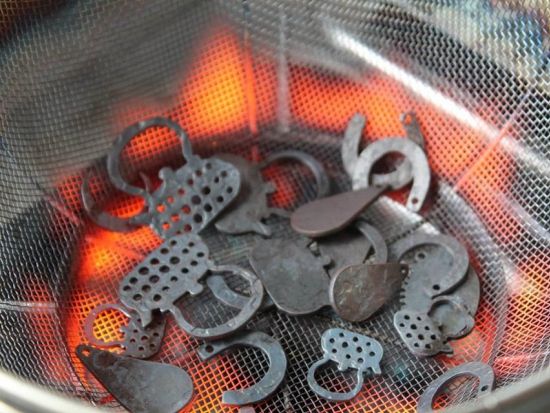 南部鉄ペイント体験 岩手の伝統工芸「南部鉄」を使ったアクセサリー作り＜雫石町＞