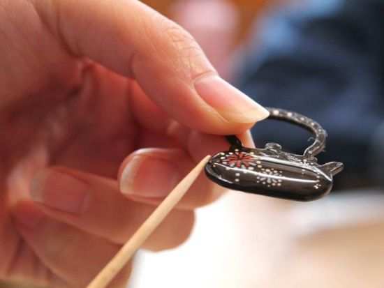 南部鉄ペイント体験 岩手の伝統工芸「南部鉄」を使ったアクセサリー作り＜雫石町＞