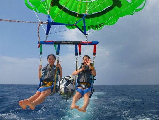 水納島パラセーリング　シュノーケリングで水納島の青く透明な海を満喫＜半日または1日／本部町発＞