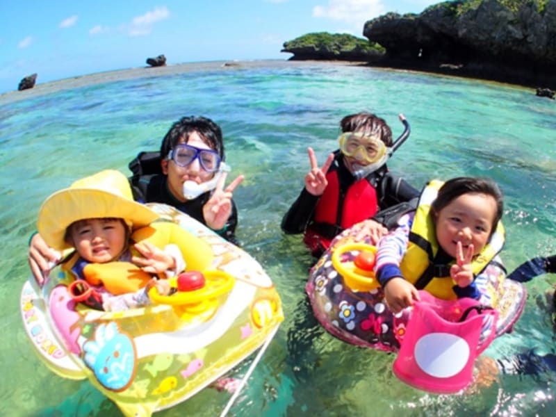 カヤック シュノーケリングツアー 2歳からok 1グループ貸切でご家族連れにオススメ 恩納村 本島北部 By アンダゴ 沖縄本島の観光 オプショナルツアー専門 Veltra ベルトラ