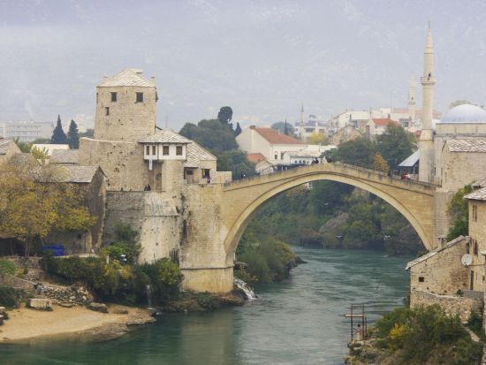 ボスニア・ヘルツェゴビナ 世界遺産モスタル＋メジュゴリエ＋ポチテリ 1日観光ツアー＜英語ドライバー／ドブロブニク発＞