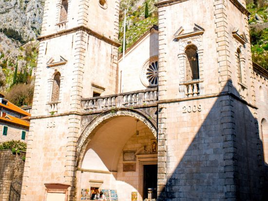 モンテネグロ 世界遺産コトル＋ペラスト 1日観光ツアー＜英語／ドブロブニク発＞