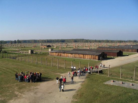 アウシュヴィッツ・ビルケナウ強制収容所　3時間で効率よく見学＜英語ガイド／送迎付き／送迎含む全行程約7～8時間／クラクフ発＞