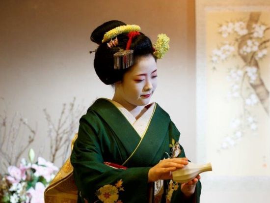 【昼 催行】舞妓さん鑑賞＋和食または洋食お弁当＋飲み放題付　京都・岡崎に佇むモダン邸宅『岡崎庵』で唯一無二の時間を体験＜お部屋貸切／撮影自由／最大60名様＞