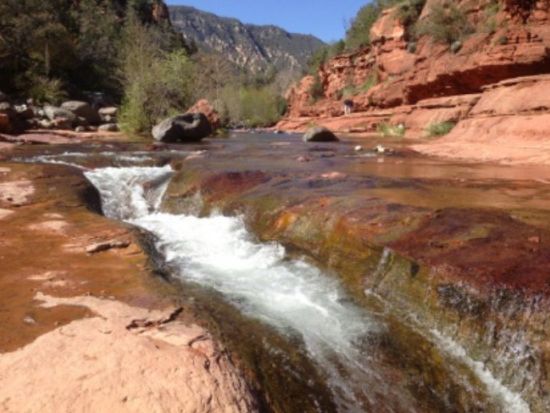 ボルテックス観光 カセドラルロック＋ホーリークロス＋スライドロック州立公園 半日観光ツアー＜日本語ガイド＞