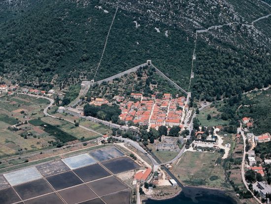 ペリェシャツ半島ワイナリー＋ストン＋コルチュラ島 1日観光ツアー＜5月～10月／英語／ドブロヴニク発＞