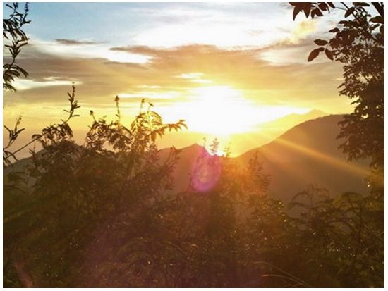 サンライズ・ヨガ＆アリラ・マンギスの贅沢ブランチ　超感動の朝日鑑賞、ランプヤン寺院でのお祈り体験も！ ＜現地ガイド ※日本語可＞