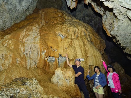 【恩納村】沖縄の人気体験が3種楽しめる１DAYツアー｜青の洞窟シュノーケル＆マングローブカヤック＋選べる体験（シュノーケル／SUP／鍾乳洞探検／観光地巡り）