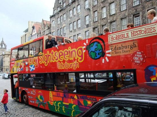 中世の街エジンバラ 観光パッケージ　列車往復チケット＆エジンバラ城入場チケット＆乗り降り自由バスチケット ＜ロンドン発＞ by Evan Evans