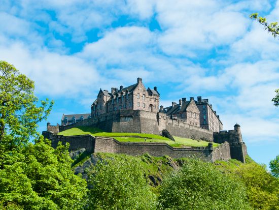 中世の街エジンバラ 観光パッケージ　列車往復チケット＆エジンバラ城入場チケット＆乗り降り自由バスチケット ＜ロンドン発＞ by Evan Evans