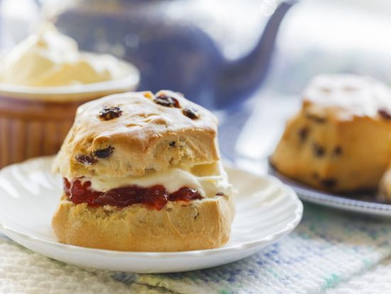 湖水地方 日帰り観光ツアー　クリームティー＆ウィンダミア湖クルーズ ＜英語ガイド／高速列車利用＞by Evan Evans