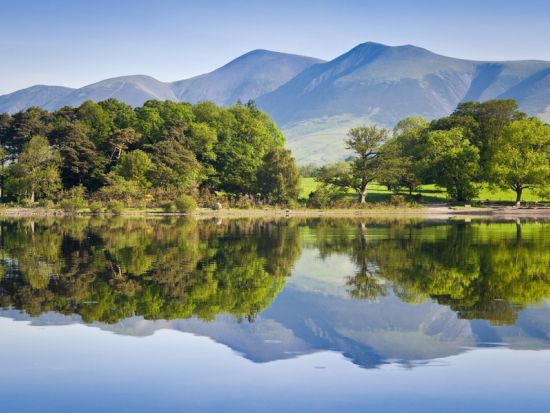 湖水地方 日帰り観光ツアー　クリームティー＆ウィンダミア湖クルーズ ＜英語ガイド／高速列車利用＞by Evan Evans