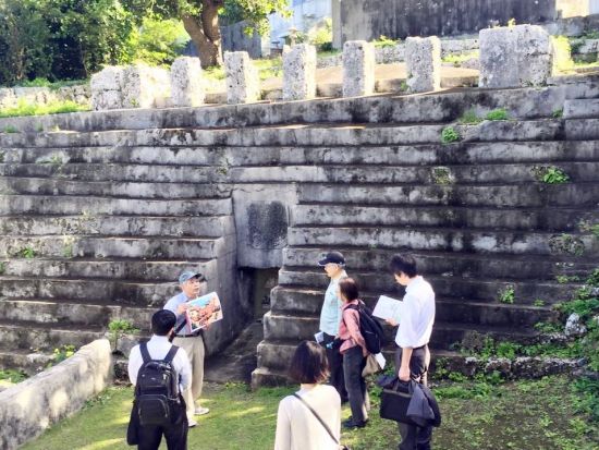 旧市街地「平良（ひらら）」街歩きツアー　宮古島統一の歴史物語を楽しむ＜選べるコース／宮古島＞