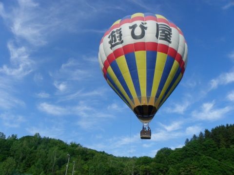 熱気球体験 係留フライトなので安心！ふわりと浮き上がる熱気球の上から富良野の絶景を堪能！＜4～10月／指定ホテル送迎可能／富良野市＞