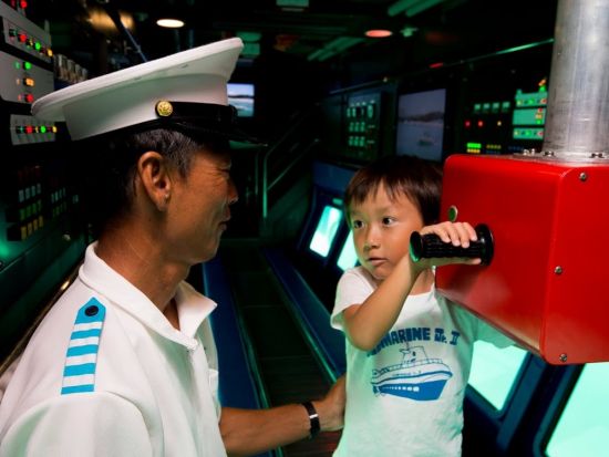 海中展望船「サブマリンJr.Ⅱ」半潜水艦型グラスボートで動く水族館へ！＜0～2歳無料／ANAインターコンチネンタル万座ビーチリゾート＞