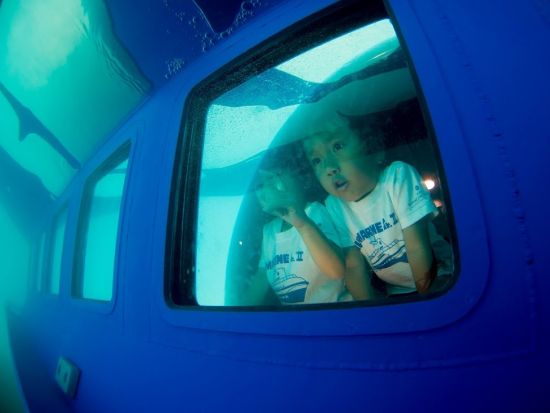 海中展望船「サブマリンJr.Ⅱ」半潜水艦型グラスボートで動く水族館へ！＜0～2歳無料／ANAインターコンチネンタル万座ビーチリゾート＞