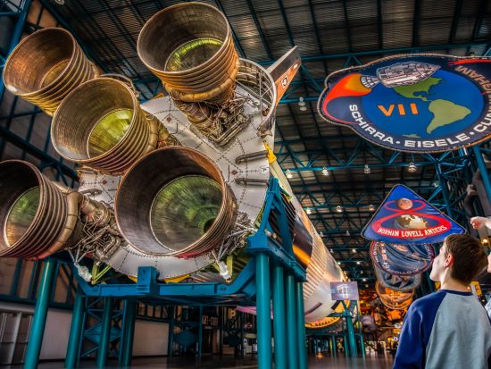 ケネディ宇宙センター＆エアボートライド　科学と自然を満喫する欲張り1日ツアー ＜入場チケット付き／英語ドライバー＞