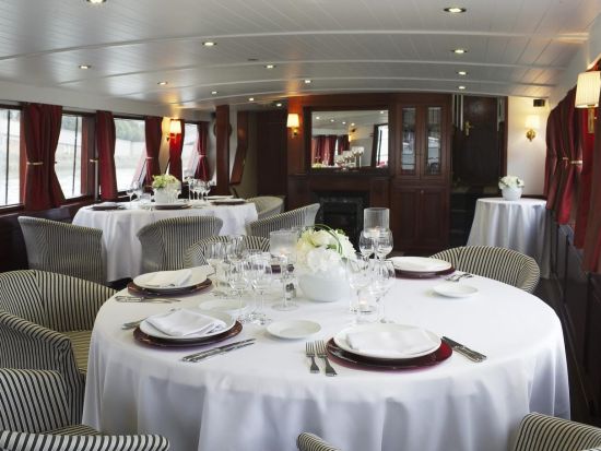 セーヌ川ディナークルーズ　ヨット・ド・パリ＜フレンチコースディナー／往復ホテル貸切送迎付＞