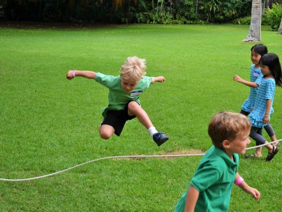 ハワイ州公認託児所ポピンズ　キッズプログラム　2歳6ヶ月～12歳対象＜半日または1日／シェラトン・ワイキキホテル内＞