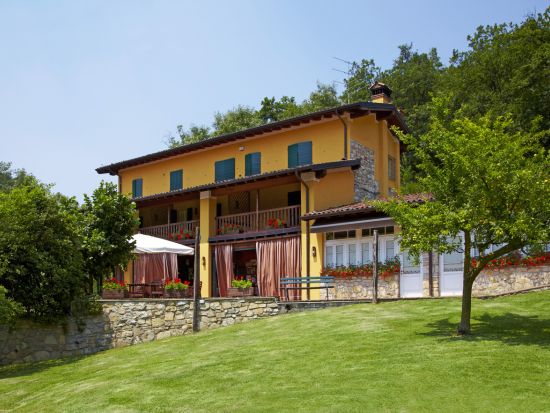 イゼオ湖畔＆モンテイゾラ島1日観光ツアー　日本語アシスタントと専用車で行く！アグリツーリズモでの昼食と本場フランチャコルタ試飲付＜貸切／ミラノ発＞by[みゅう]