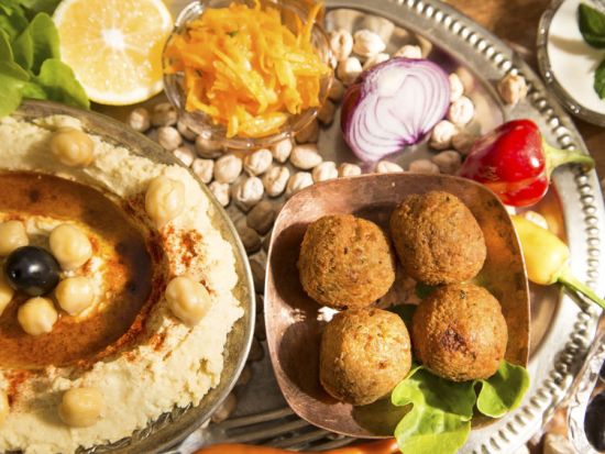 【ランチorディナー事前予約ミールクーポン】ヨルダンの伝統料理を堪能！＜貸切送迎付き／アンマン発＞