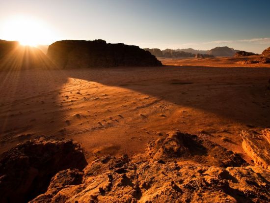 【3泊4日】1・3泊目はアンマン市内でゆったり滞在！死海＋ワディラム砂漠＋ペトラ遺跡＜貸切／英語／アンマン空港発着／選べるホテルランク＞
