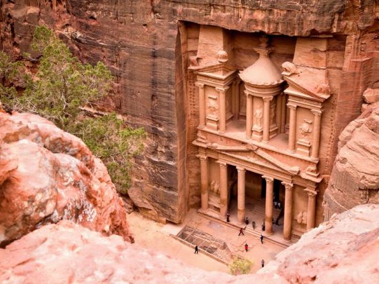 【3泊4日】1・3泊目はアンマン市内でゆったり滞在！死海＋ワディラム砂漠＋ペトラ遺跡＜貸切／英語／アンマン空港発着／選べるホテルランク＞