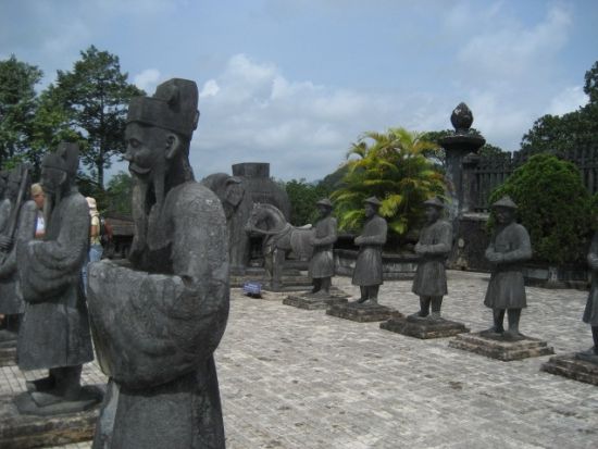 世界遺産フエ＋夜のホイアン観光＋名物料理も満喫 世界遺産欲張りツアー＜1日／日本語ガイド／昼食・夕食／ダナン発＞