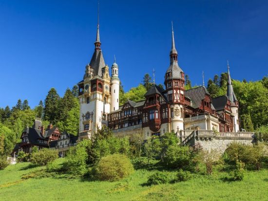 トランシルヴァニア地方 ハイライトツアー　ドラキュラ城＆シナイア僧院＆ペレシュ城 ＜貸切／ブカレスト発＞