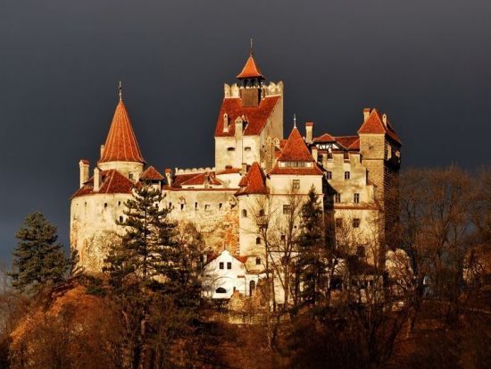 トランシルヴァニア地方 ハイライトツアー　ドラキュラ城＆シナイア僧院＆ペレシュ城 ＜貸切／ブカレスト発＞