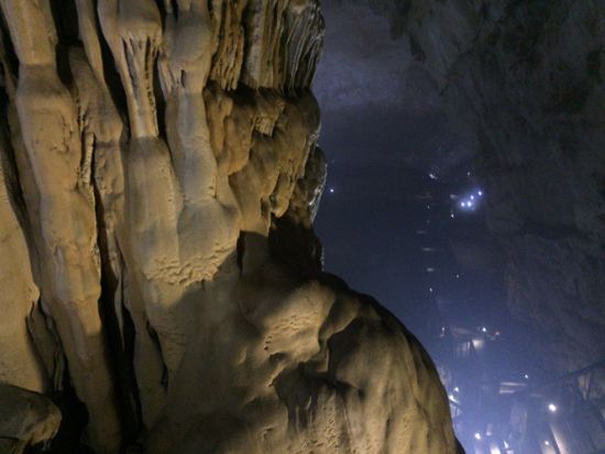 天国の洞窟（パラダイスケイブ）見学ツアー　ライトアップされた鍾乳洞に圧巻！世界遺産フォンニャ-ケバン国立公園＜1日／現地ガイド(日本語可)／昼食／フエ発＞