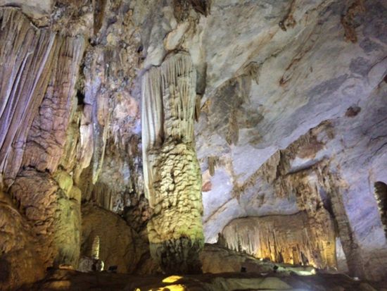 天国の洞窟（パラダイスケイブ）見学ツアー　ライトアップされた鍾乳洞に圧巻！世界遺産フォンニャ-ケバン国立公園＜1日／現地ガイド(日本語可)／昼食／フエ発＞