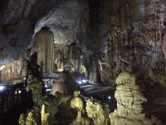 世界遺産天国の洞窟（パラダイスケイブ）＆古都フエ1泊2日　王宮＋ティエンムー寺＋カイディン帝廟＜日本語ガイド／ダナン発＞