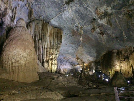 世界遺産天国の洞窟（パラダイスケイブ）＆古都フエ1泊2日　王宮＋ティエンムー寺＋カイディン帝廟＜日本語ガイド／ダナン発＞