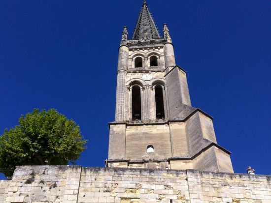 ボルドー　サン・テミリオン地区＆メドック地区　2つのシャトーを巡るツアー＜試飲付／日本語ガイド／ボルドー発着＞