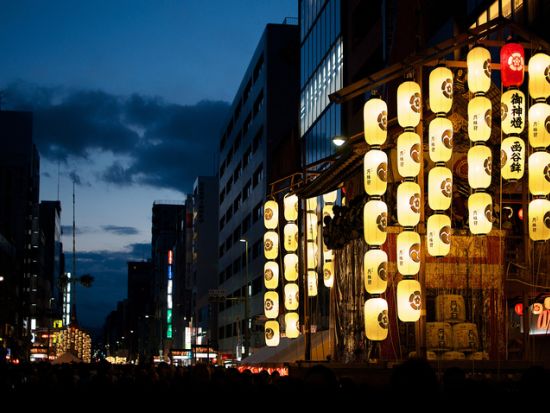 スカイバス京都 祇園祭ドライブコース（2026/7/13～7/16限定）＜京都駅発＞by おこしバス（京都定期観光バス）